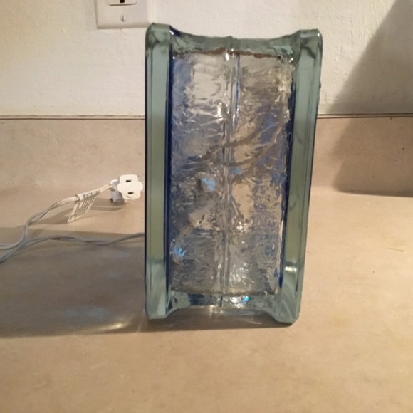 New HandPainted Stained Glass Lions light up block - Picture 3 of 4